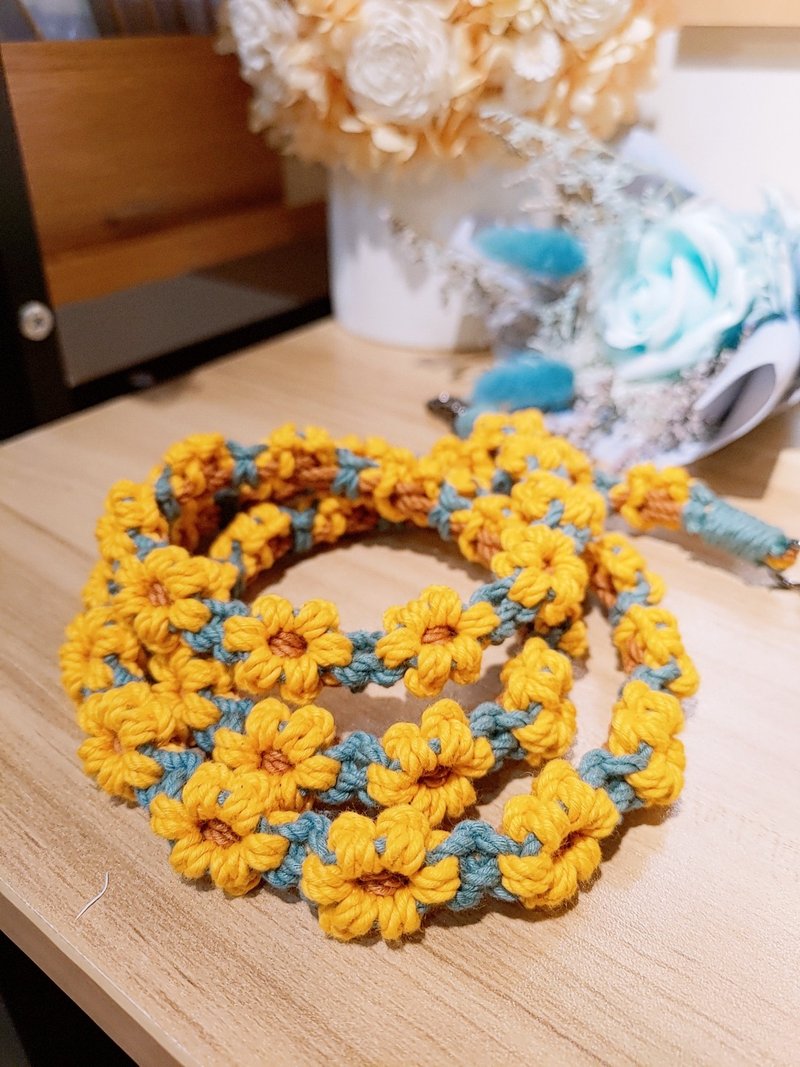 可调/全花固定长度单色花花手机挂绳背带-莫兰迪绿+焦糖+金黄 - 挂绳/吊绳 - 棉 黑色
