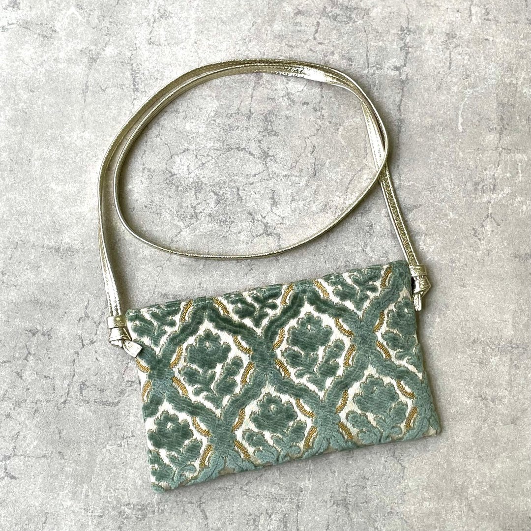 Arabesque pattern fabric &amp; leather smartphone pochette green - 侧背包/斜挎包 - 真皮 绿色
