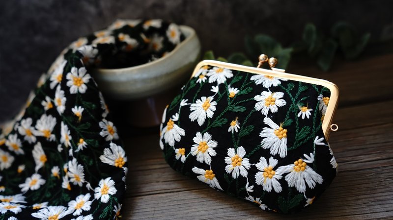 卡片收纳/刺绣/零钱包/口金包/小花刺绣方形亲子口金包(共两色) - 皮夹/钱包 - 棉．麻 