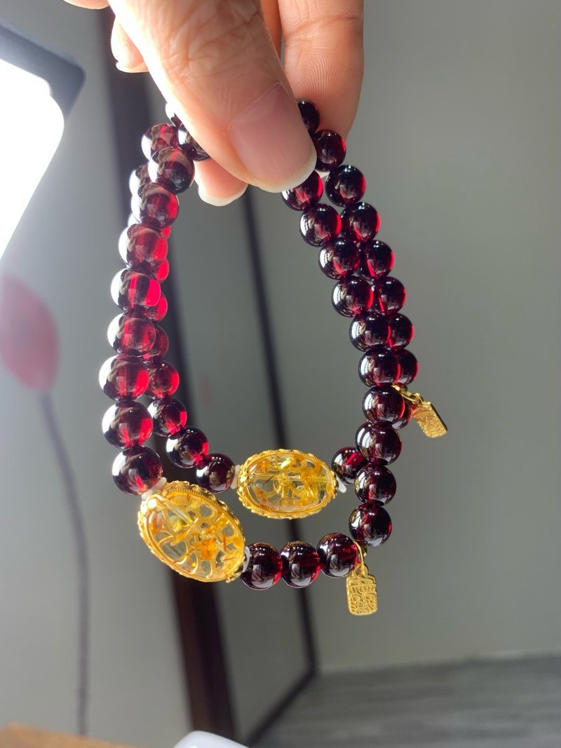 6mm天然原矿石榴石 花珀蛋面吞金兽设计单圈手串s - 手链/手环 - 水晶 红色