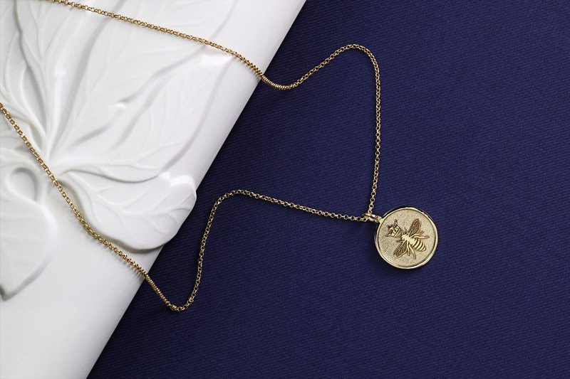 Gold plated Necklace, Bee charm necklace, Bee Pendant gold plated, The Queen Bee - 项链 - 贵金属 金色