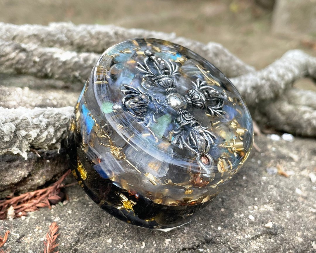 西藏金刚杵能量塔 | 可订制 | 金曜石与拉长石 | OM 冥想 - 其他 - 水晶 蓝色