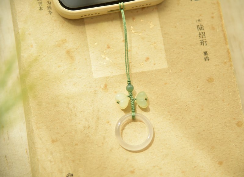 【花好月圆】天然岫玉桂花玛瑙指环手机吊坠 - 吊饰 - 玉石 白色