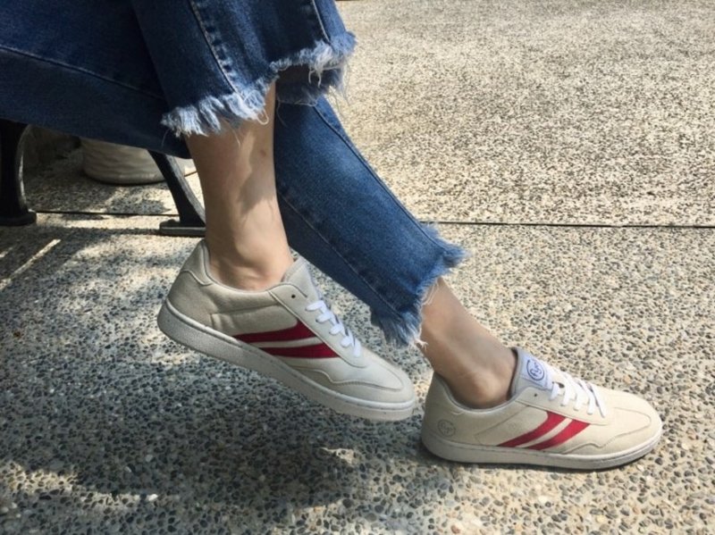 宝特瓶制休闲鞋 LA LOIRE全超纤系列  浅灰/酒红  女生款 - 女款休闲鞋 - 环保材料 灰色