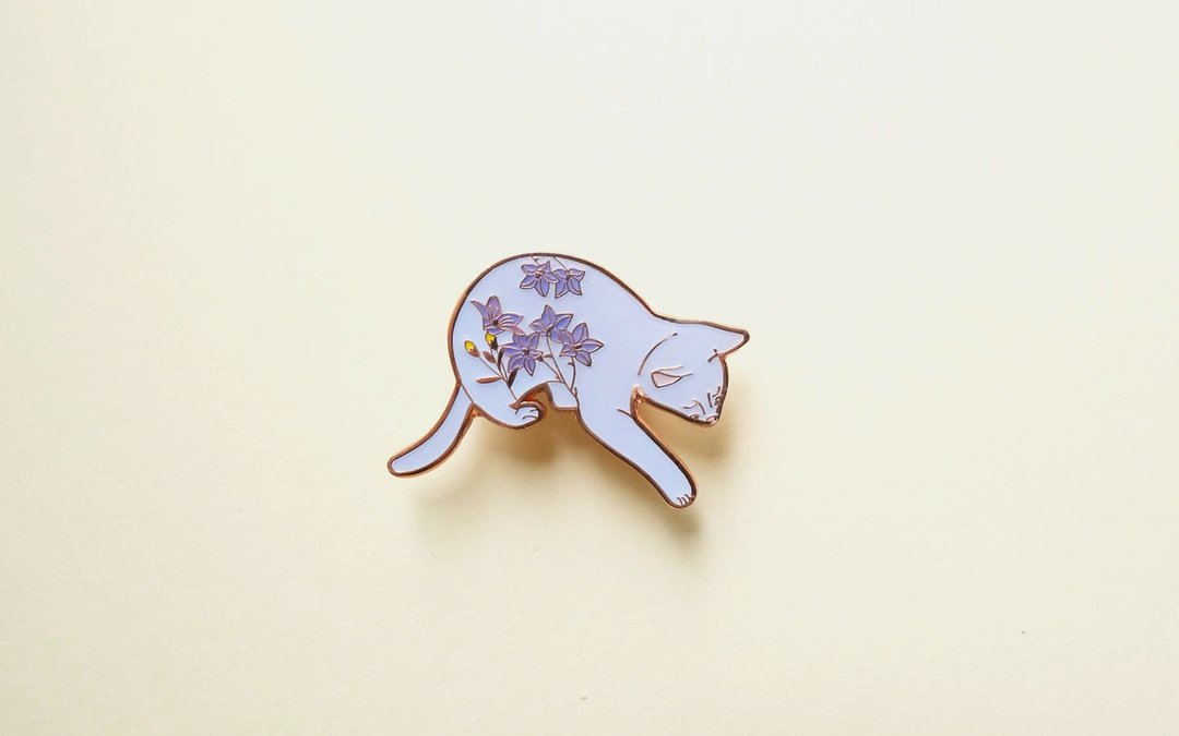 Autumn Kikyo Cat Enamel Pin, Badge, Brooch, Pin, Accessories - 胸针 - 珐琅 紫色