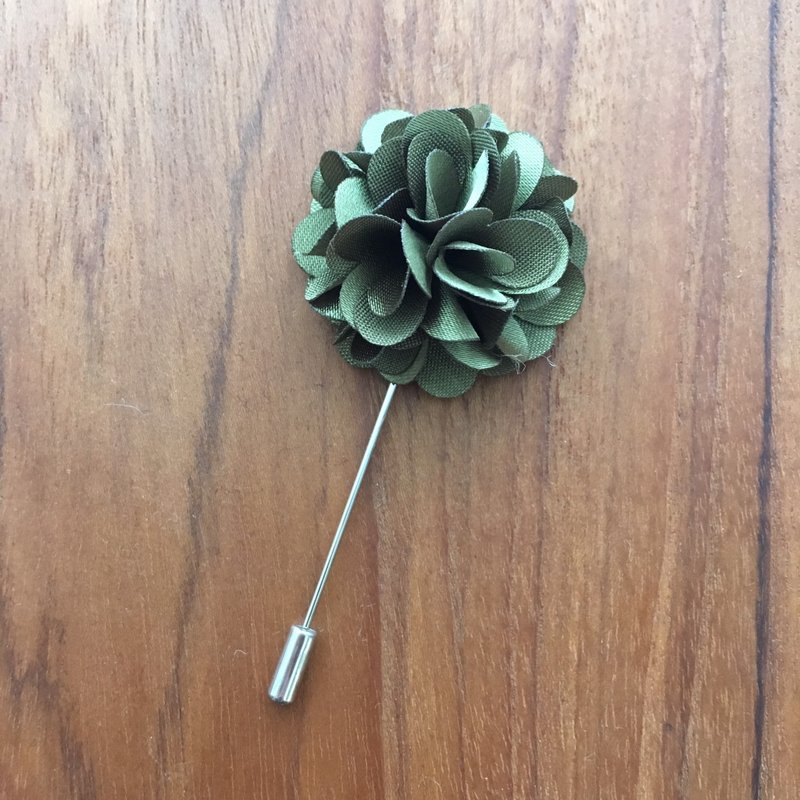 Green Petal Lapel Pin (Flower) - 胸针 - 棉．麻 绿色