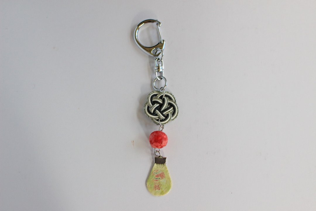 Green Omikuji Japanese paper and Silver Mizuhiki knot and Red Washi ball Keyring - 钥匙链/钥匙包 - 纸 银色