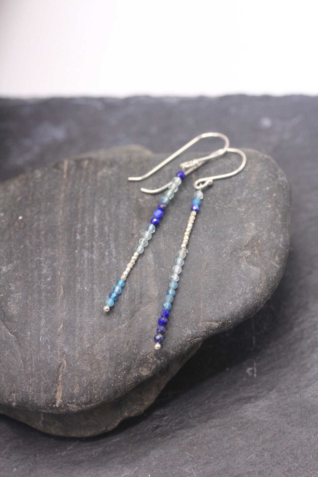 Topaz, lapis lazuli and silver beads dangle earrings (E0207) - 耳环/耳夹 - 宝石 蓝色