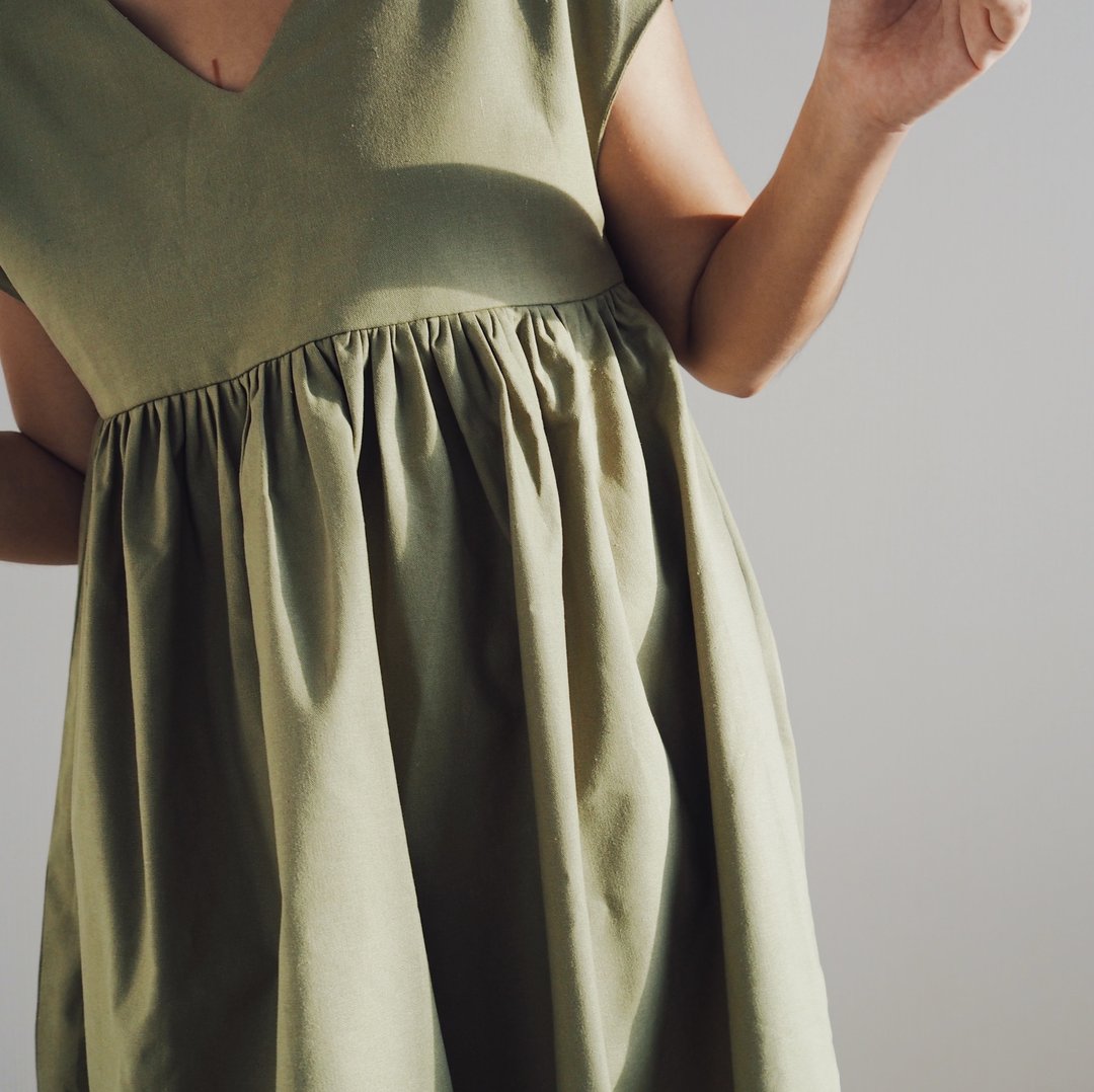 Ami dress olive green linen - 洋装/连衣裙 - 棉．麻 绿色
