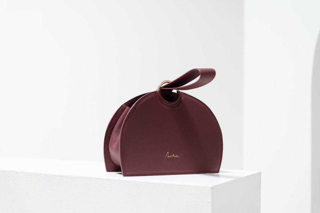 'The Moon' Leather Handbag in Burgundy - 手提包/手提袋 - 真皮 红色