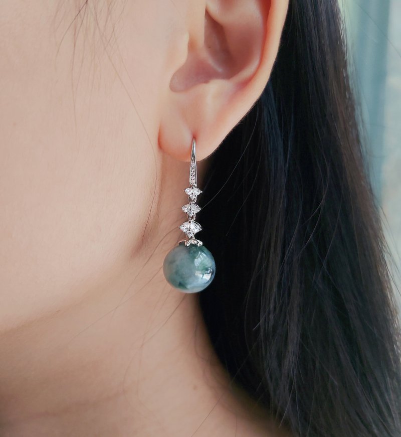 彩藻 | 冰糯种飘蓝花翡翠 / 耳挂式 | 天然A货翡翠耳环 - 耳环/耳夹 - 玉石 绿色