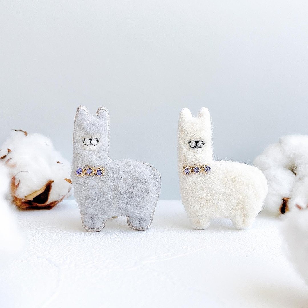Birthstone Alpaca Brooch December Tanzanite - 胸针 - 羊毛 紫色