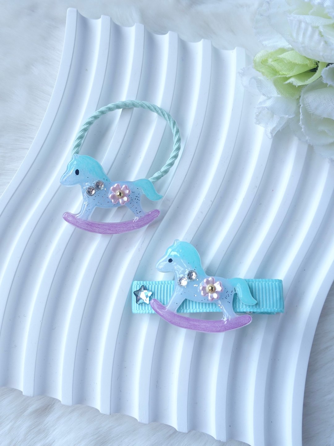 手绘木马发饰 发圈发夹 热缩片滴胶 UV Resin hair accessories - 发饰 - 其他材质 