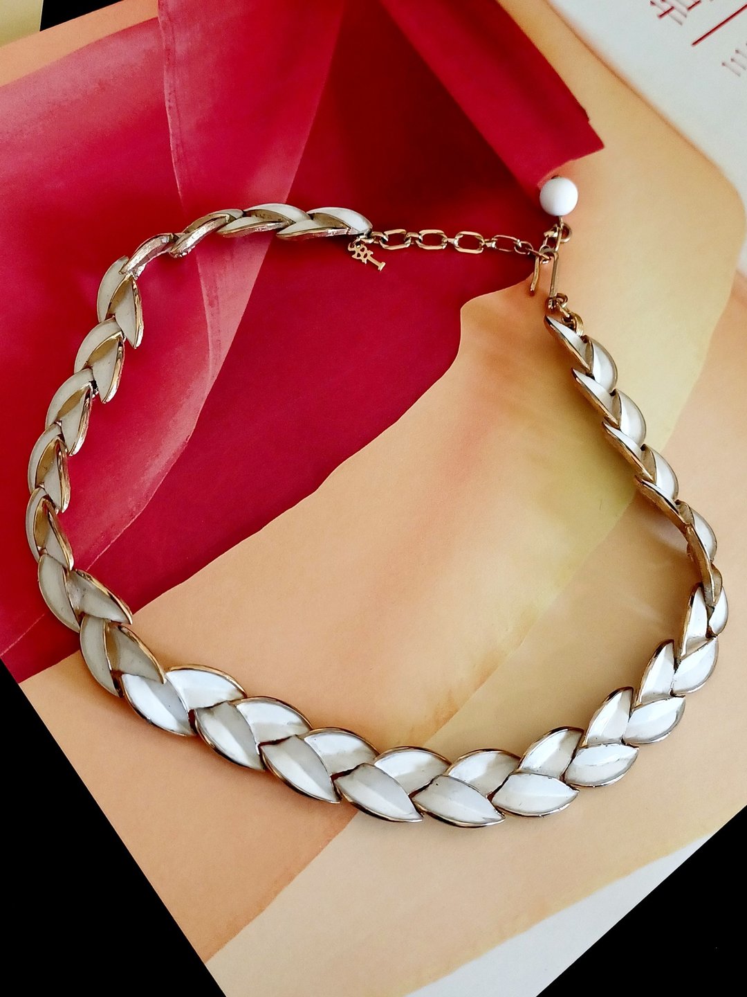 vintage jewelry  TRIFARI  60 年代白色珐琅叶子颈链 项链 - 项链 - 其他金属 