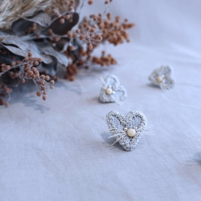 爱的小鼠・手工刺绣徽章 - 胸针 - 棉．麻 白色