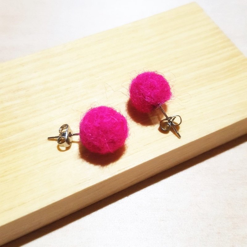 羊毛毡 - 纯羊毛。单球糖果。贴耳式耳环。抗过敏耳针/耳环 。桃红色 - 耳环/耳夹 - 羊毛 粉红色
