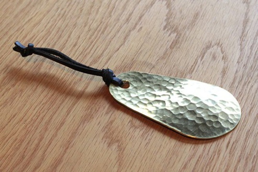 Hammered brass shoehorn - 其他 - 铜/黄铜 金色