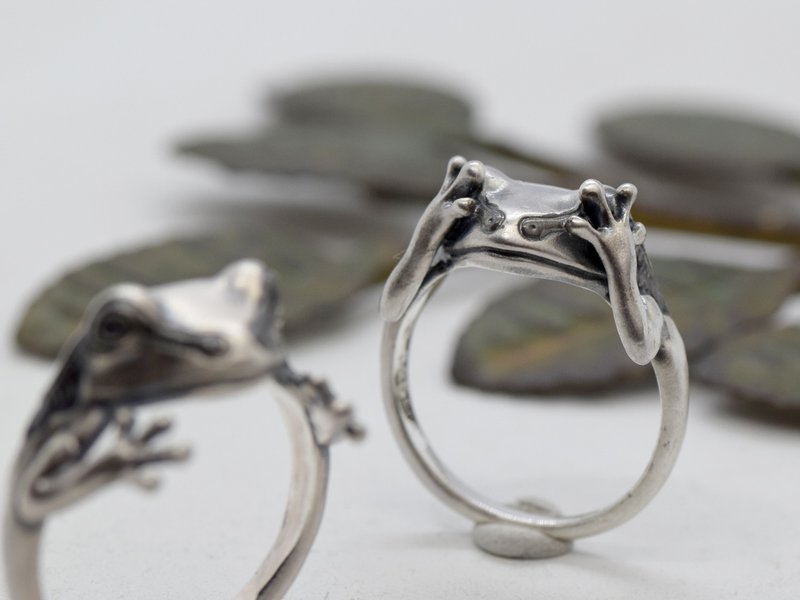 害羞青蛙戒指 - 戒指 - 其他金属 银色