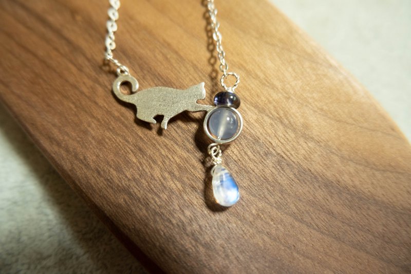 8MM月亮石, 蓝玉髓, 堇青石扁珠 925 猫  纯银锁骨链  - 项链 - 宝石 蓝色