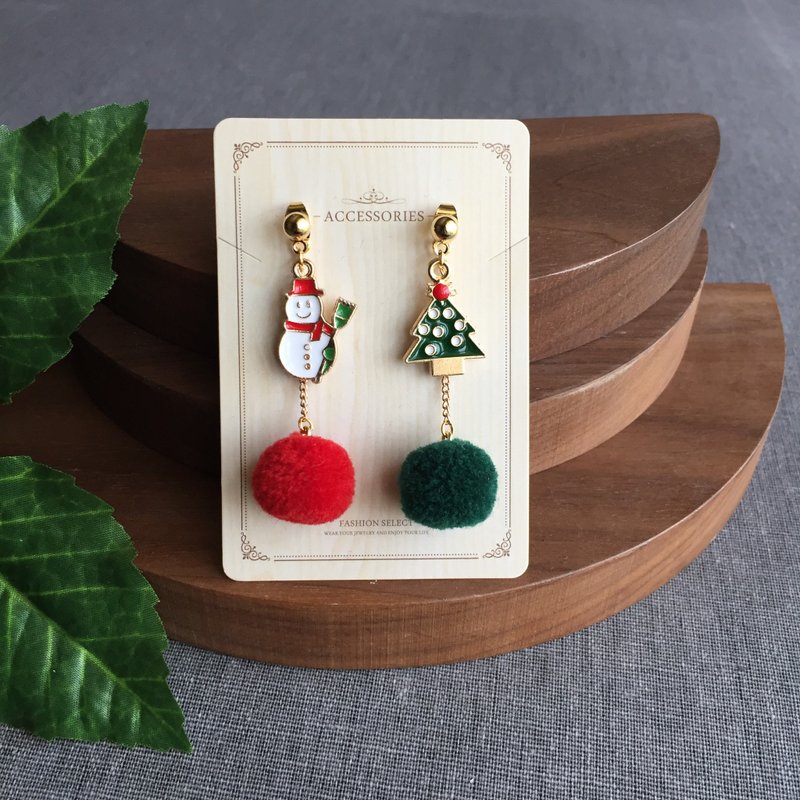 【2种戴法】雪人树红绿色毛球垂坠耳环 - 耳环/耳夹 - 羊毛 多色