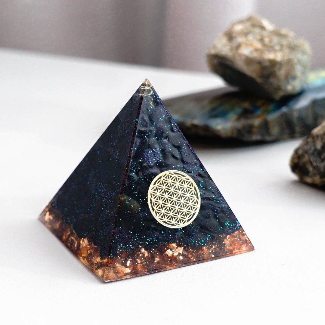 预订【蓝砂石】奥根水晶能量金字塔Orgonite 6x6 cm - 摆饰 - 水晶 蓝色