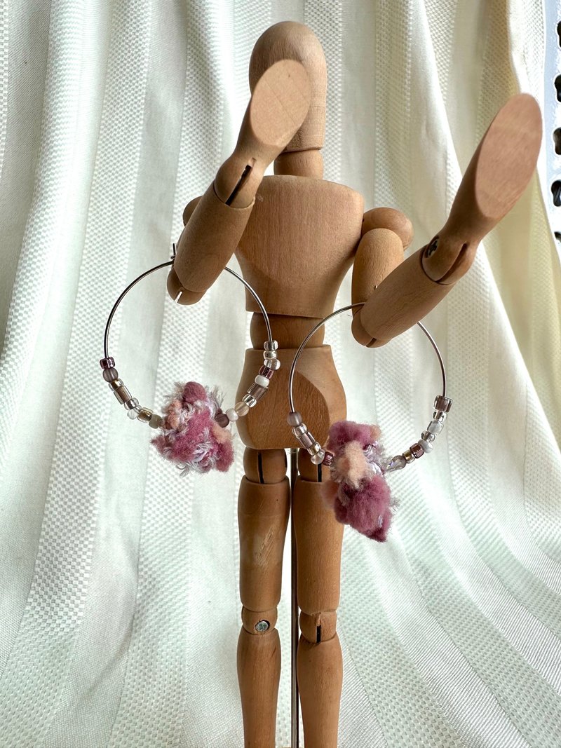 编织珠珠耳环 - 耳环/耳夹 - 其他材质 粉红色