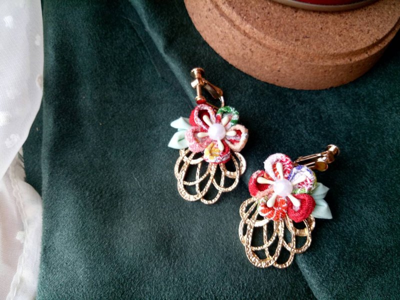 花叶 细工花 花朵  耳环/耳夹 - 耳环/耳夹 - 其他材质 红色