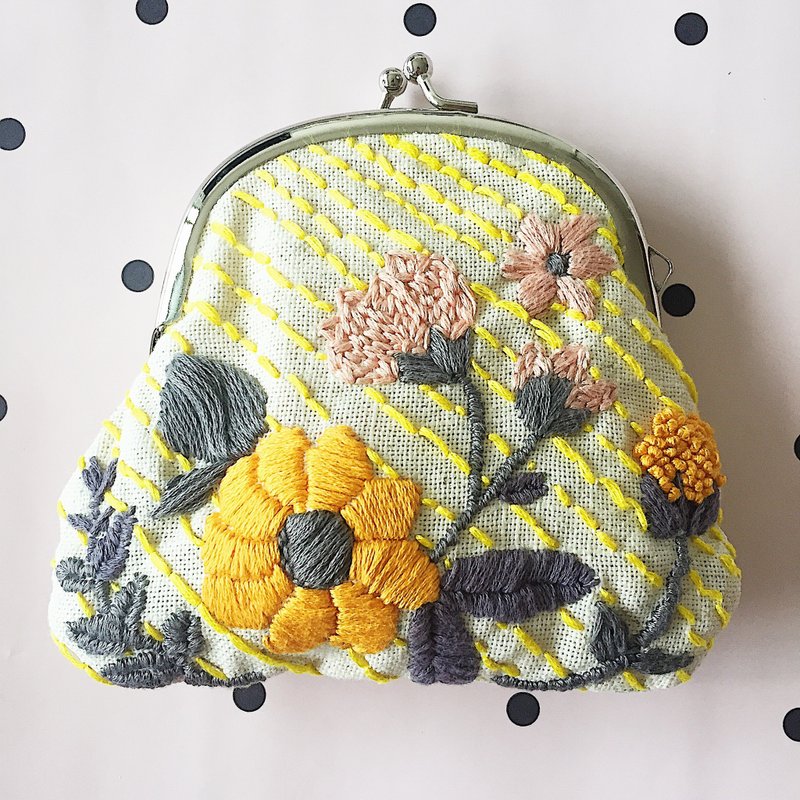 Summer Flowers Embroidered Purse - Pink, Yellow and Grey- Aida - 零钱包 - 棉．麻 黄色