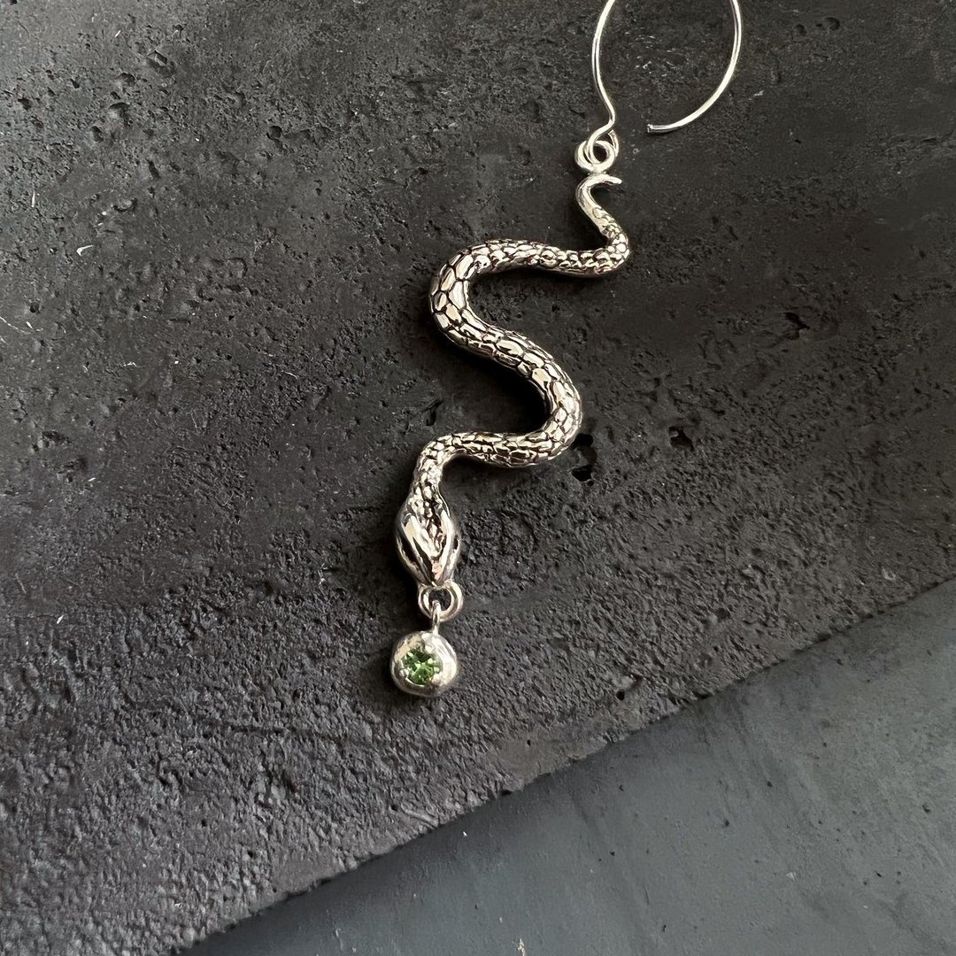 Serpent蛇型 纯银耳环 - 耳环/耳夹 - 纯银 银色