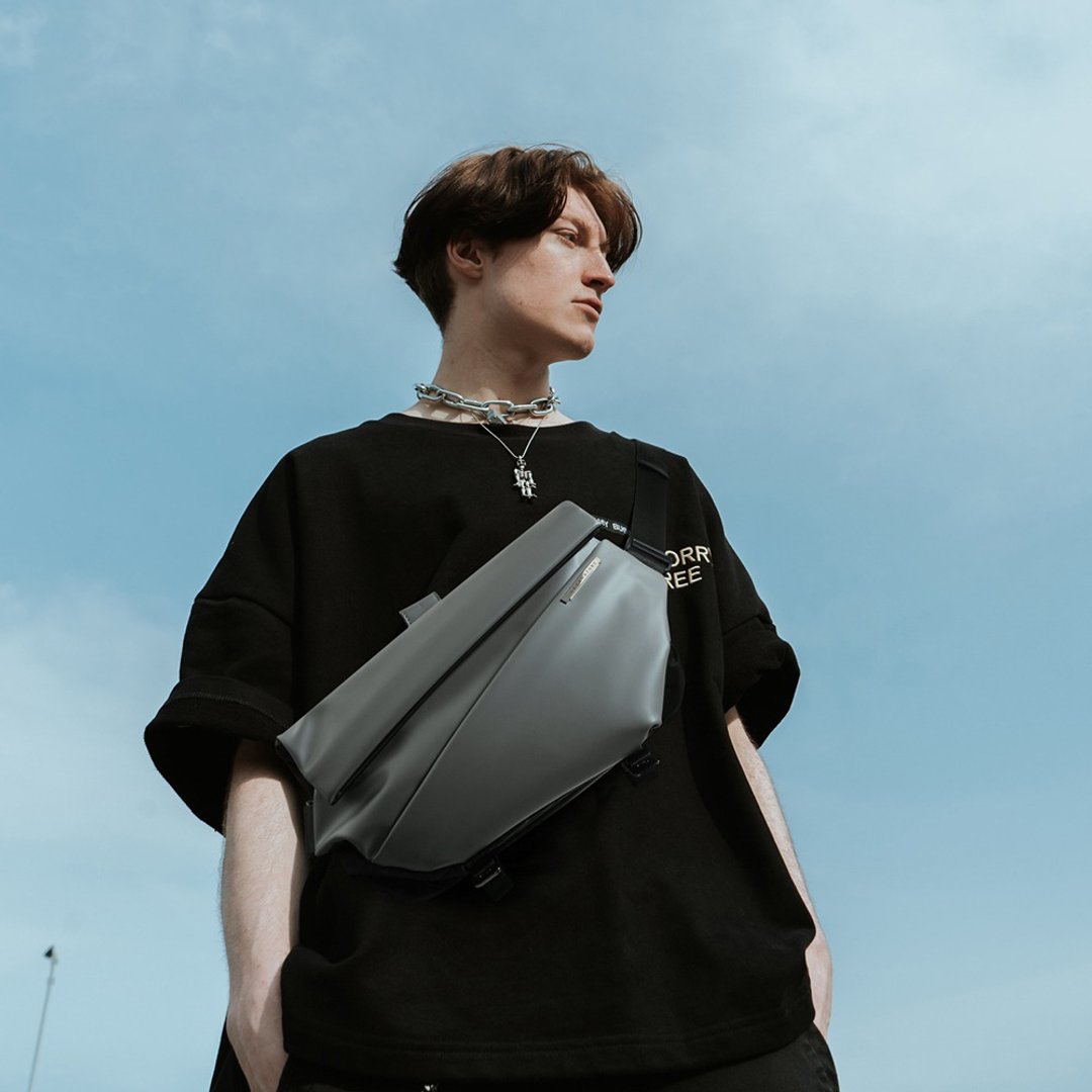 【父亲节礼物】黑标款 - Radiant R1 极速行动单肩包 火山灰 - 侧背包/斜挎包 - 其他人造纤维 黑色
