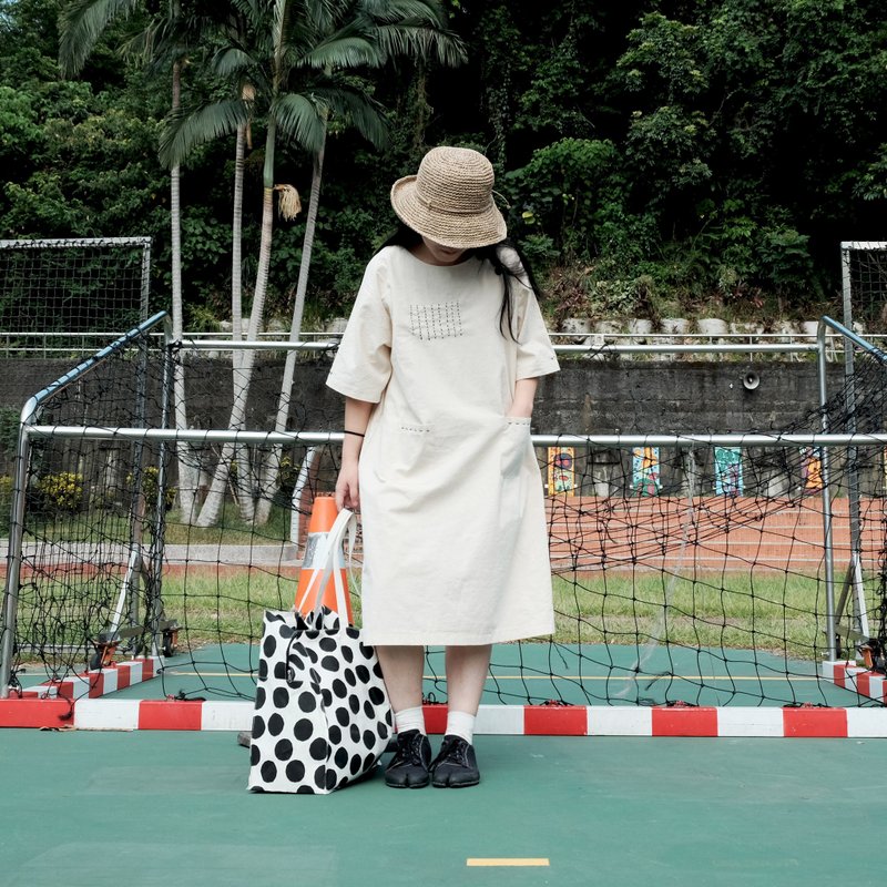 这夏天像一首诗 棉麻原色刺绣 长版上衣/洋装 - 女装上衣 - 棉．麻 黑色