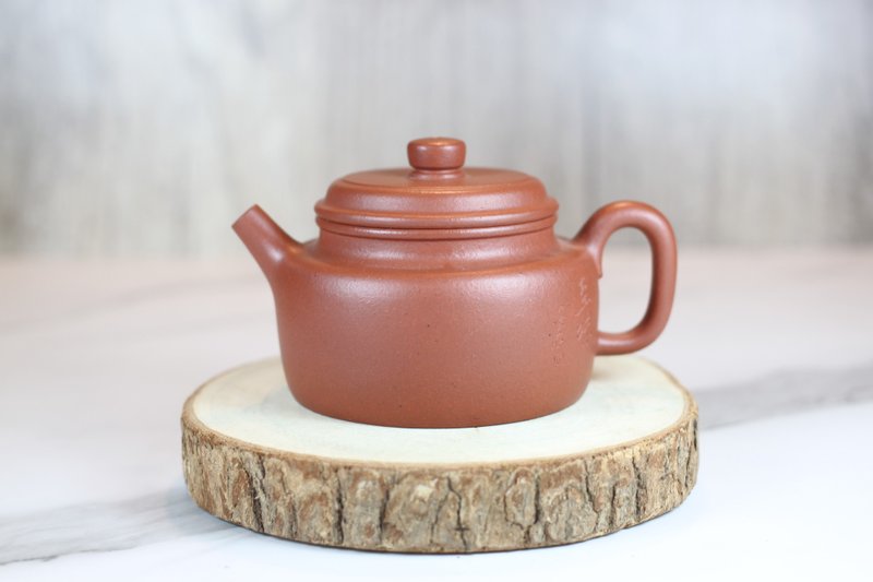 【送礼好物】小德钟 本山单矿红泥 宜兴紫砂壶 陈淑贤制 200ml - 茶具/茶杯 - 陶 
