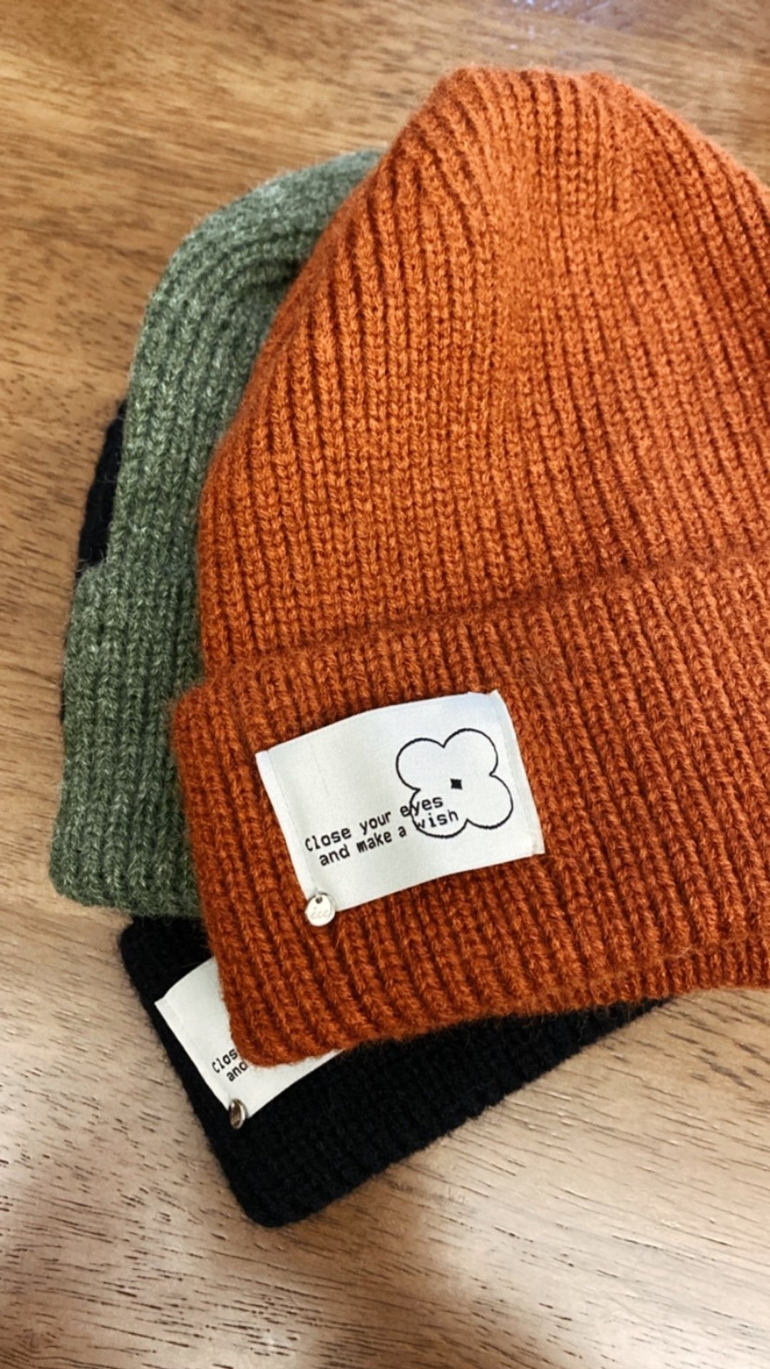 Make a wish 柔软针织毛帽 金属扣 品牌毛帽 - 帽子 - 其他人造纤维 