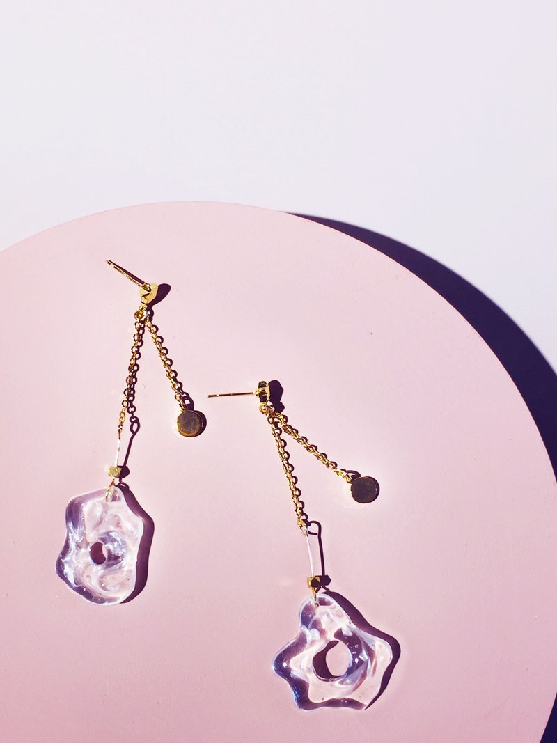 透明感奶油花朵 温柔气质 长款链条耳饰\耳钉 - 耳环/耳夹 - 树脂 