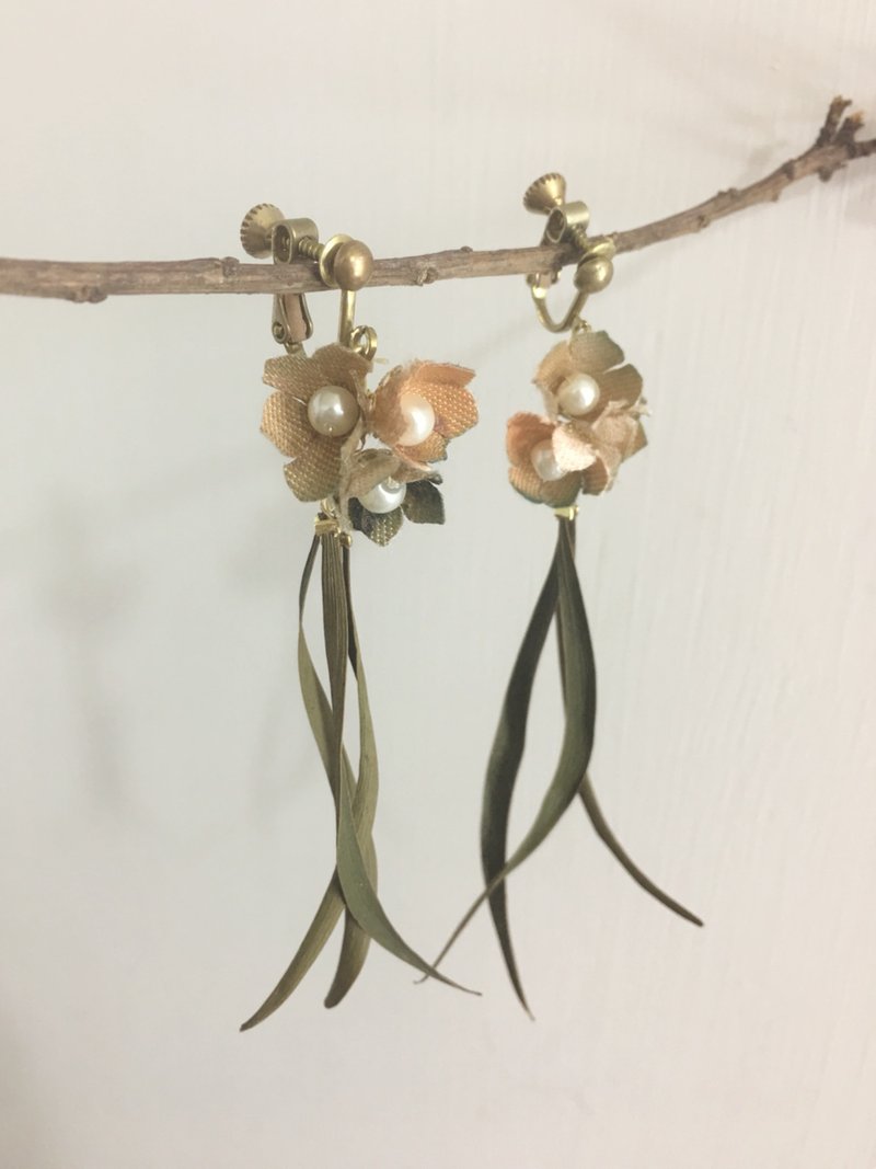 Debby 干燥花耳环 - 耳环/耳夹 - 植物．花 橘色