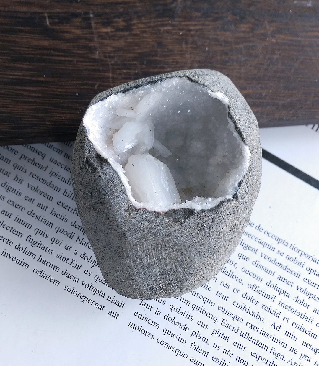 Apophyllite 印度产地  鱼眼石 石窝晶洞 沸石共生 天然矿石 原矿 - 摆饰 - 其他材质 