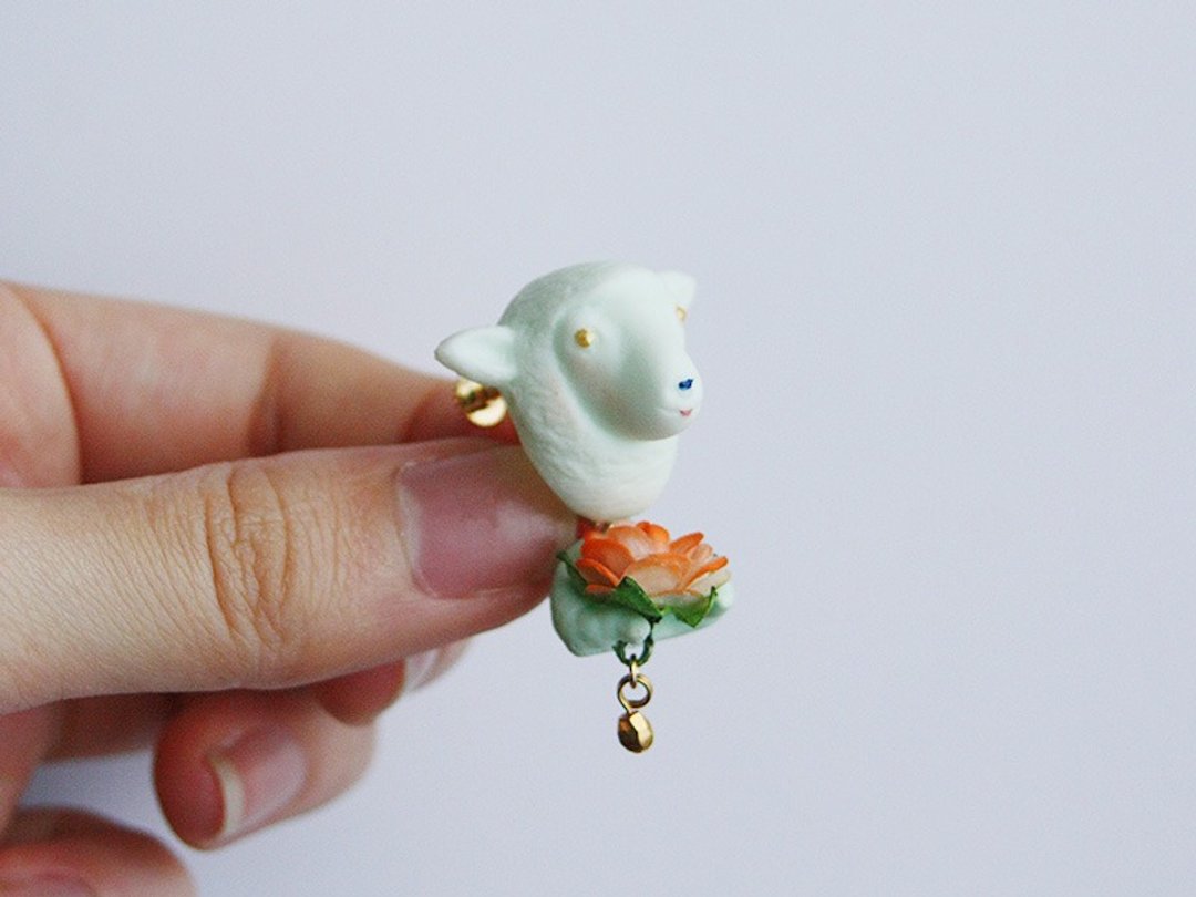 BIG HUG-flower earrings / earrings [sheep / 5color] - 耳环/耳夹 - 塑料 多色