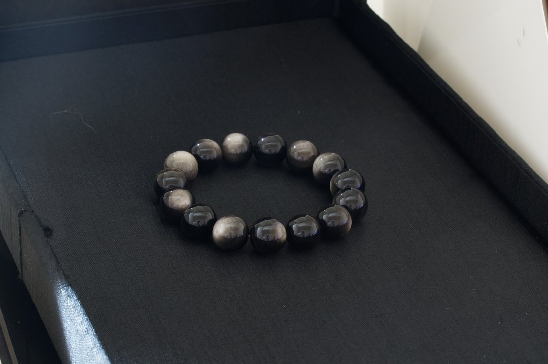 银曜石 14mm 水晶手链 (Silver Obsidian14mm Crystal Bracelet) - 手链/手环 - 水晶 