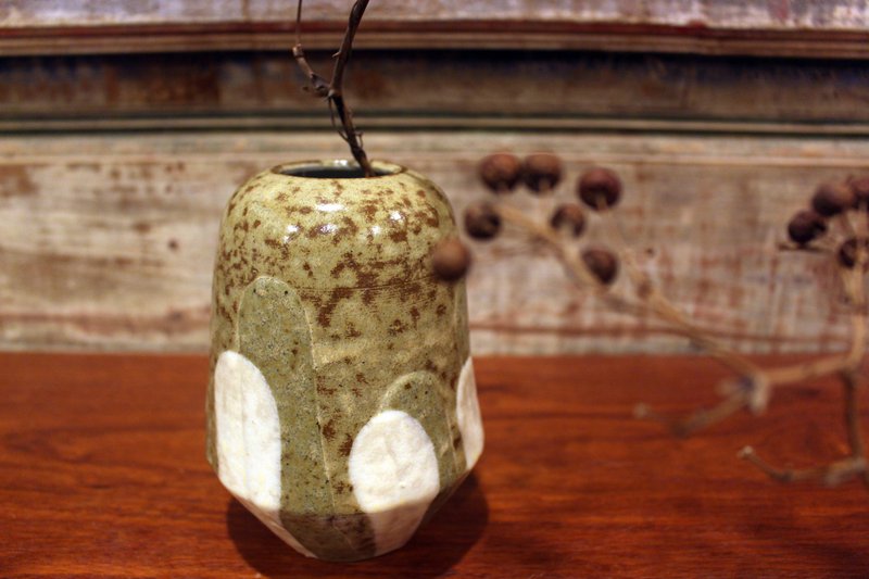 赤土乐系列 | 白茶山山花器 Shiracha - 花瓶/陶器 - 陶 绿色