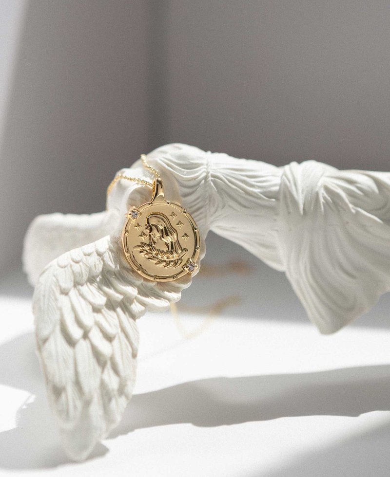 处女座金徽章吊坠项链 | Sachelle Collective - 项链 - 贵金属 金色