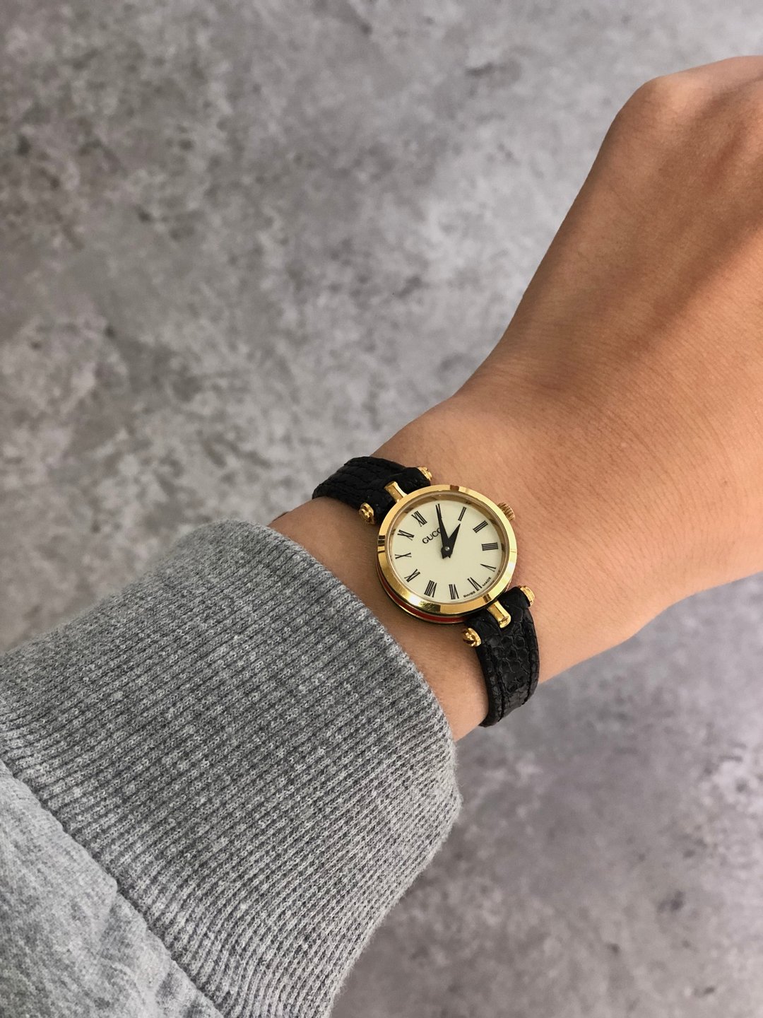 【 日本直送 名牌中古包 】GUCCI 古驰 手表 黑色 罗马数字 皮革 石英 复古 vintage 老品 v526t3 - 女表 - 真皮 黑色