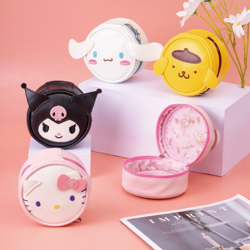 【毕业礼物推荐】三丽鸥 Sanrio 立体零钱包 万用小包 耳机线收纳 - 零钱包 - 人造皮革 多色