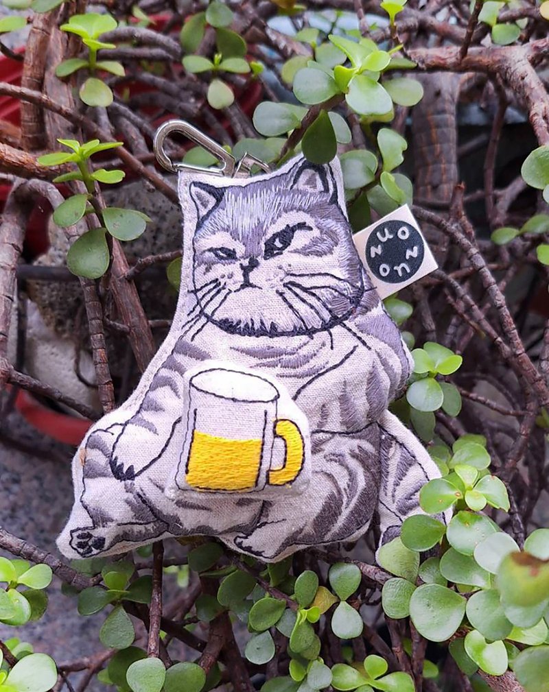 刺绣 猫啤酒吊饰_ 刺绣、礼物、插画、包邮 - 吊饰 - 棉．麻 灰色