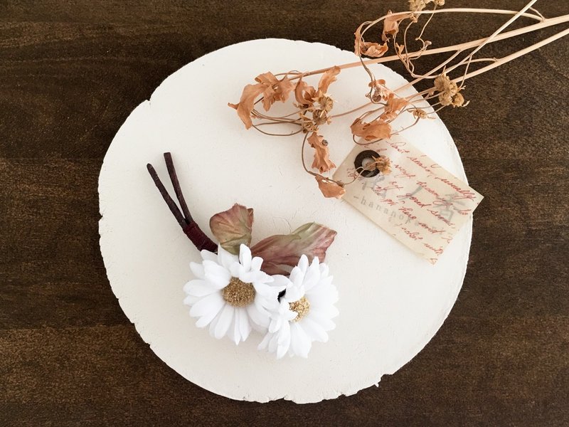 Corsage Antique Margaret - 胸针 - 棉．麻 白色