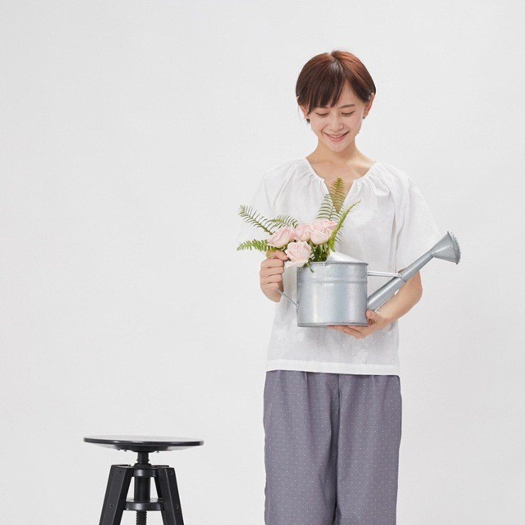 Garden 花園小V泡袖上衣/蝶白 - 女装上衣 - 棉 白色
