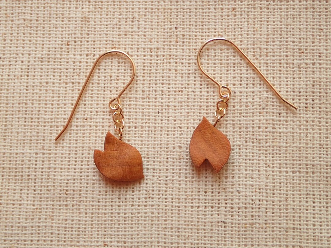 sakura earrings  - 耳环/耳夹 - 木头 咖啡色