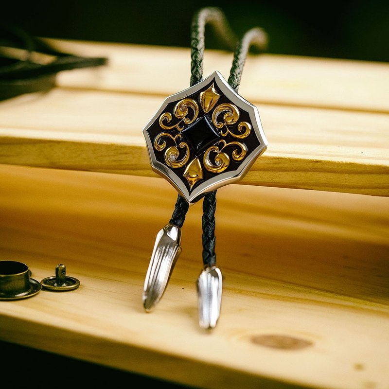 皇家典藏 优雅款 保罗领带 Bolo Tie 皮革项链 皮绳领带 长项链 - 领带/领带夹 - 人造皮革 金色