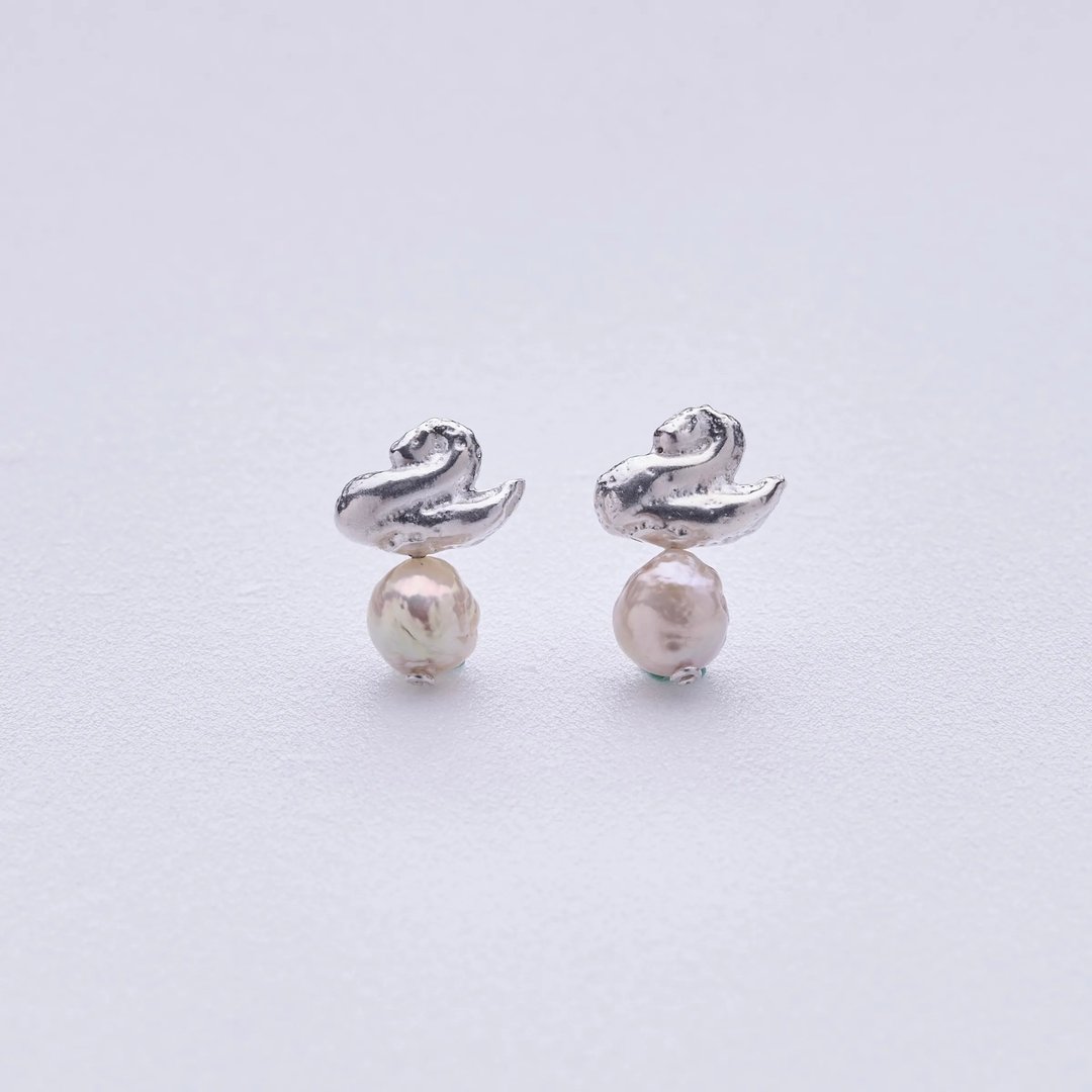 Swanwake earrings with pearl天鹅起波 - 耳环/耳夹 - 纯银 
