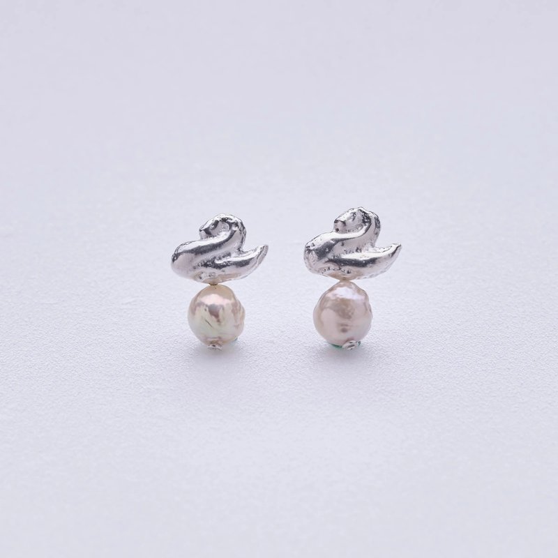 Swanwake earrings with pearl天鹅起波 - 耳环/耳夹 - 纯银 