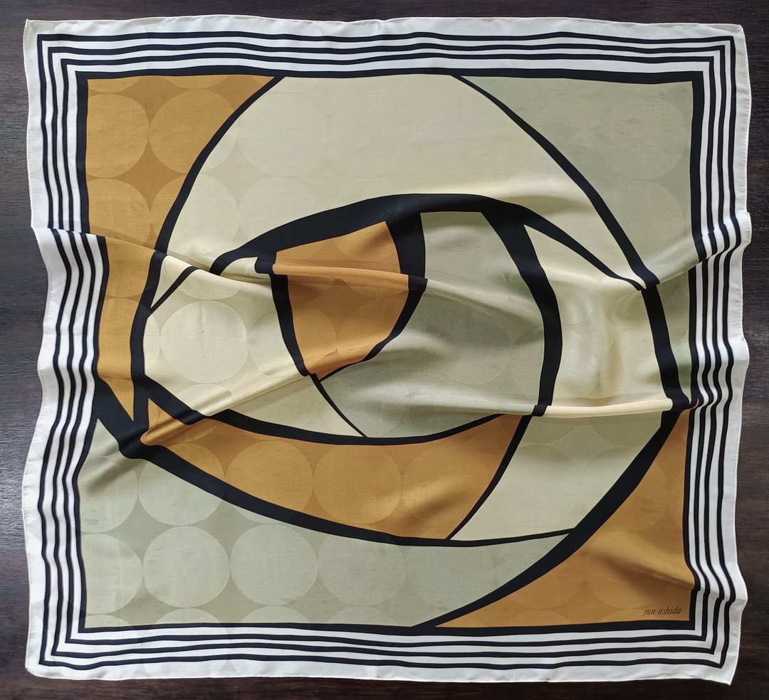 Jun Ashida 缇花丝绸丝巾，35 x 35 英寸，极简几何，送礼佳品 - 丝巾 - 丝．绢 卡其色